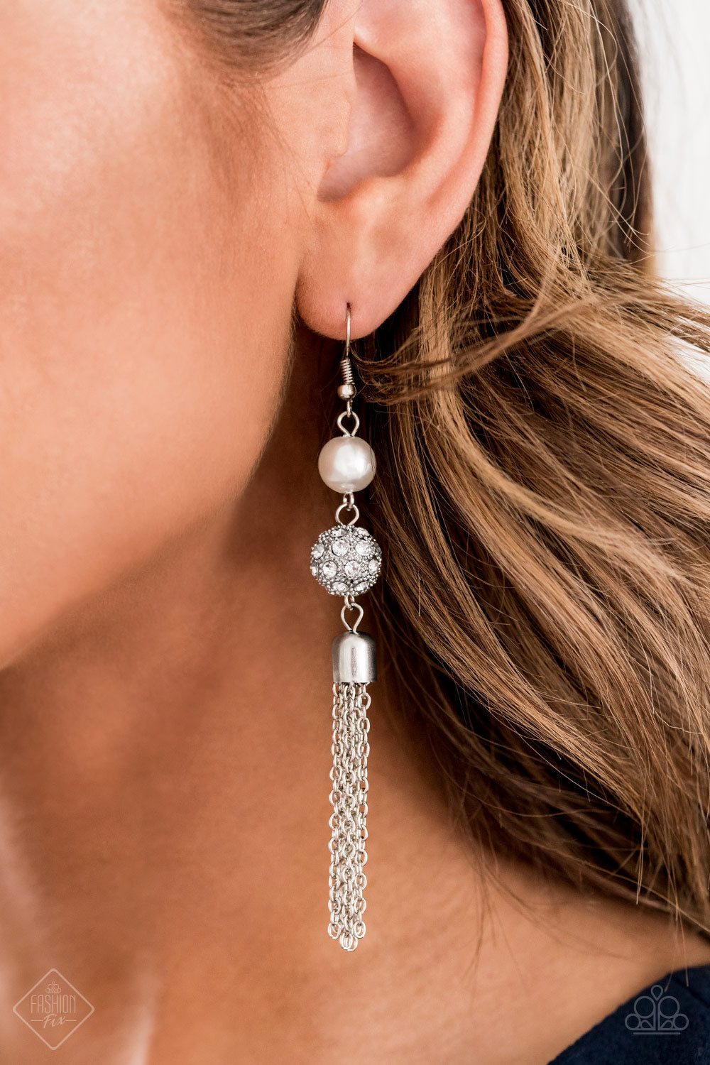 Earring: "Going DIOR to DIOR" (P5RE-WTXX-462TZ)